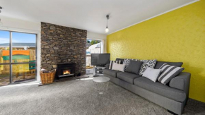 Escape The Rat Race - Waikanae Beach Holiday Home